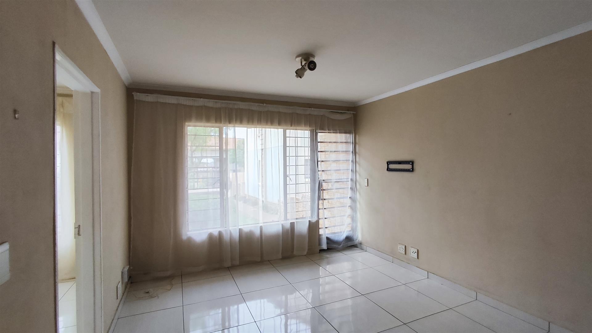 Lounges - 13 square meters of property in Esther Park