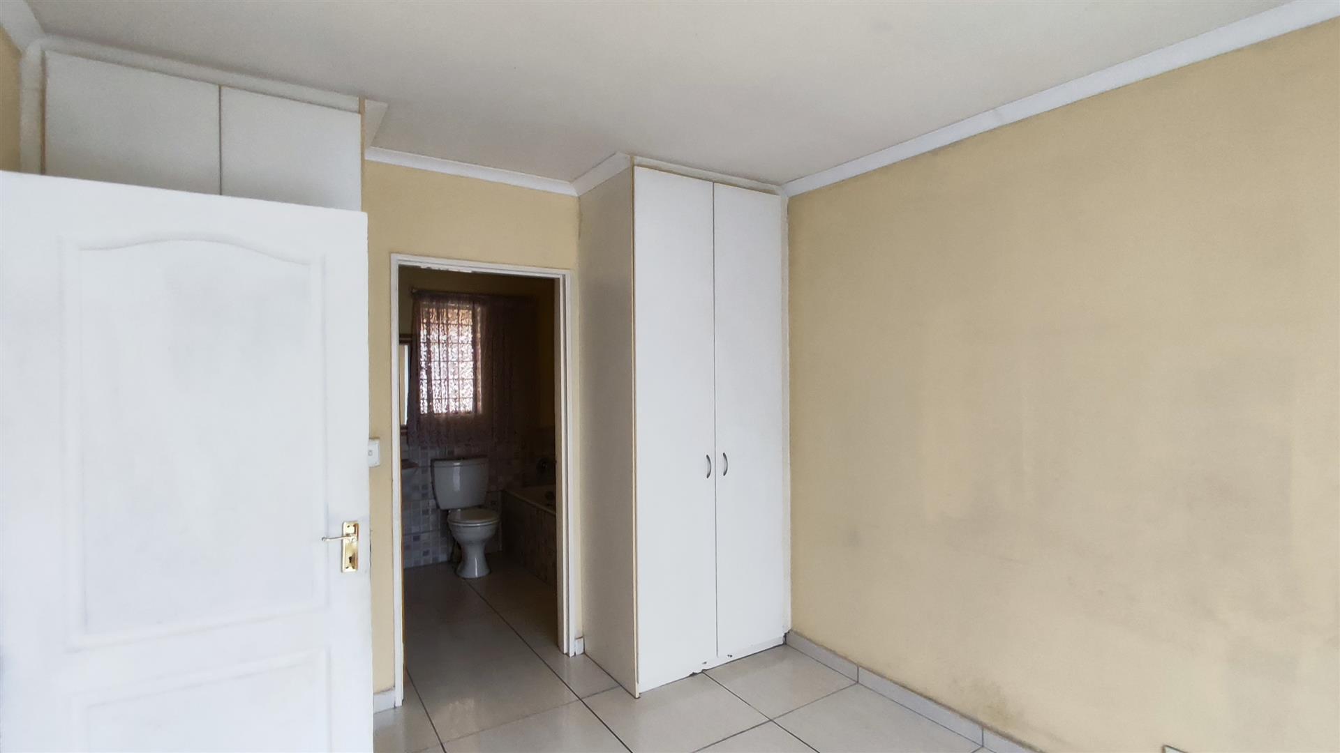 Bed Room 1 of property in Esther Park