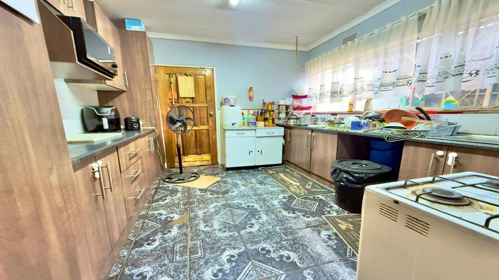 Kitchen - 11 square meters of property in Minnebron
