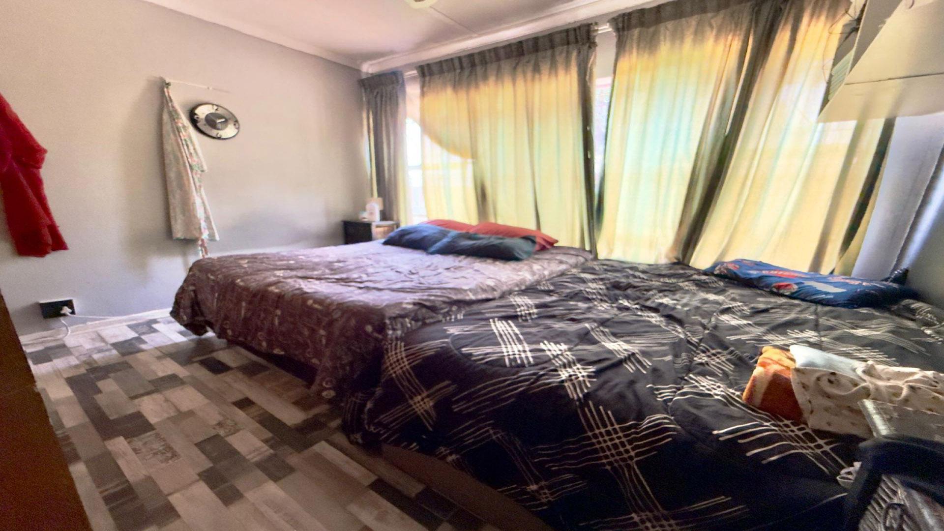 Bed Room 2 - 13 square meters of property in Minnebron