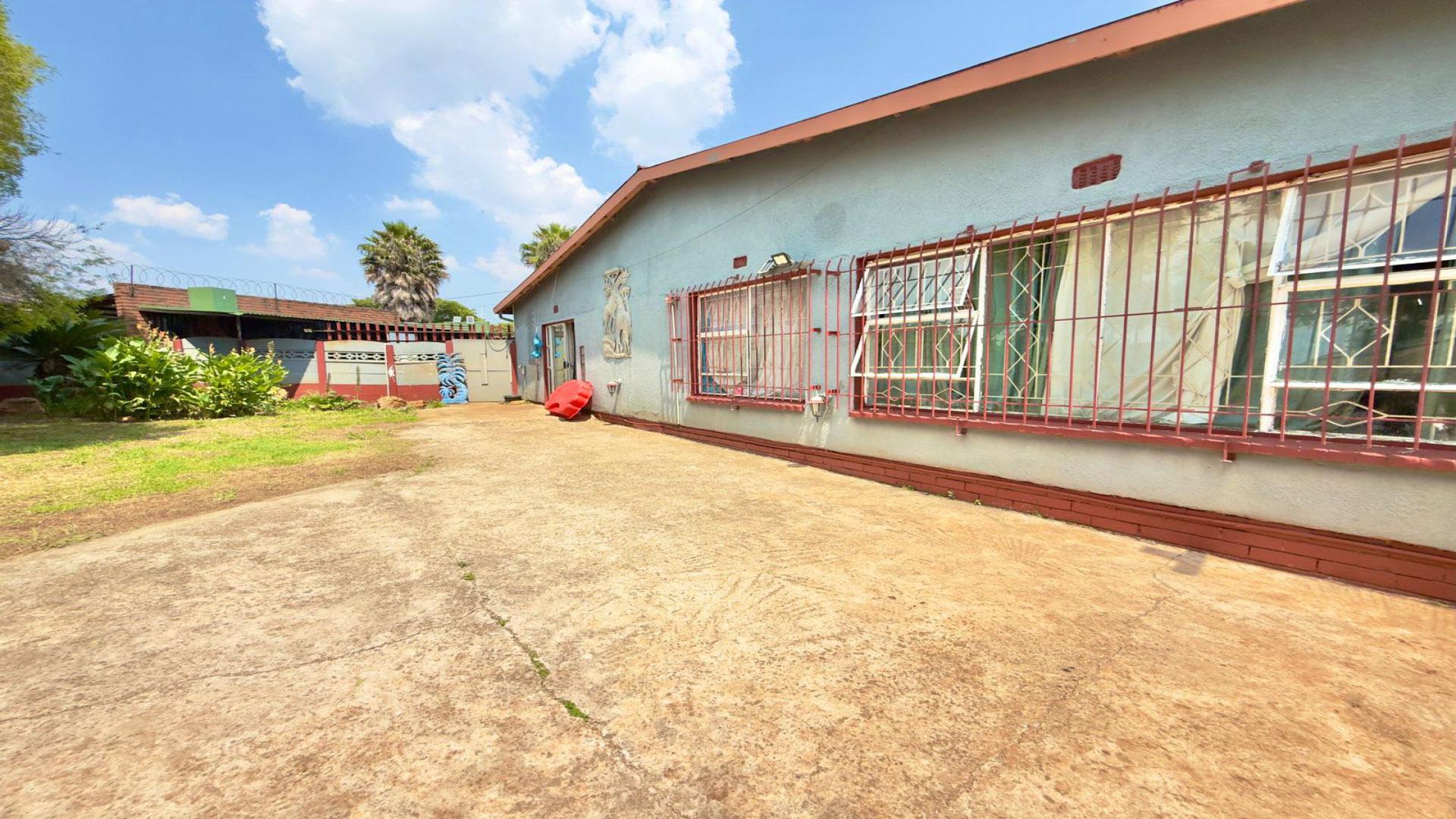 Backyard of property in Minnebron