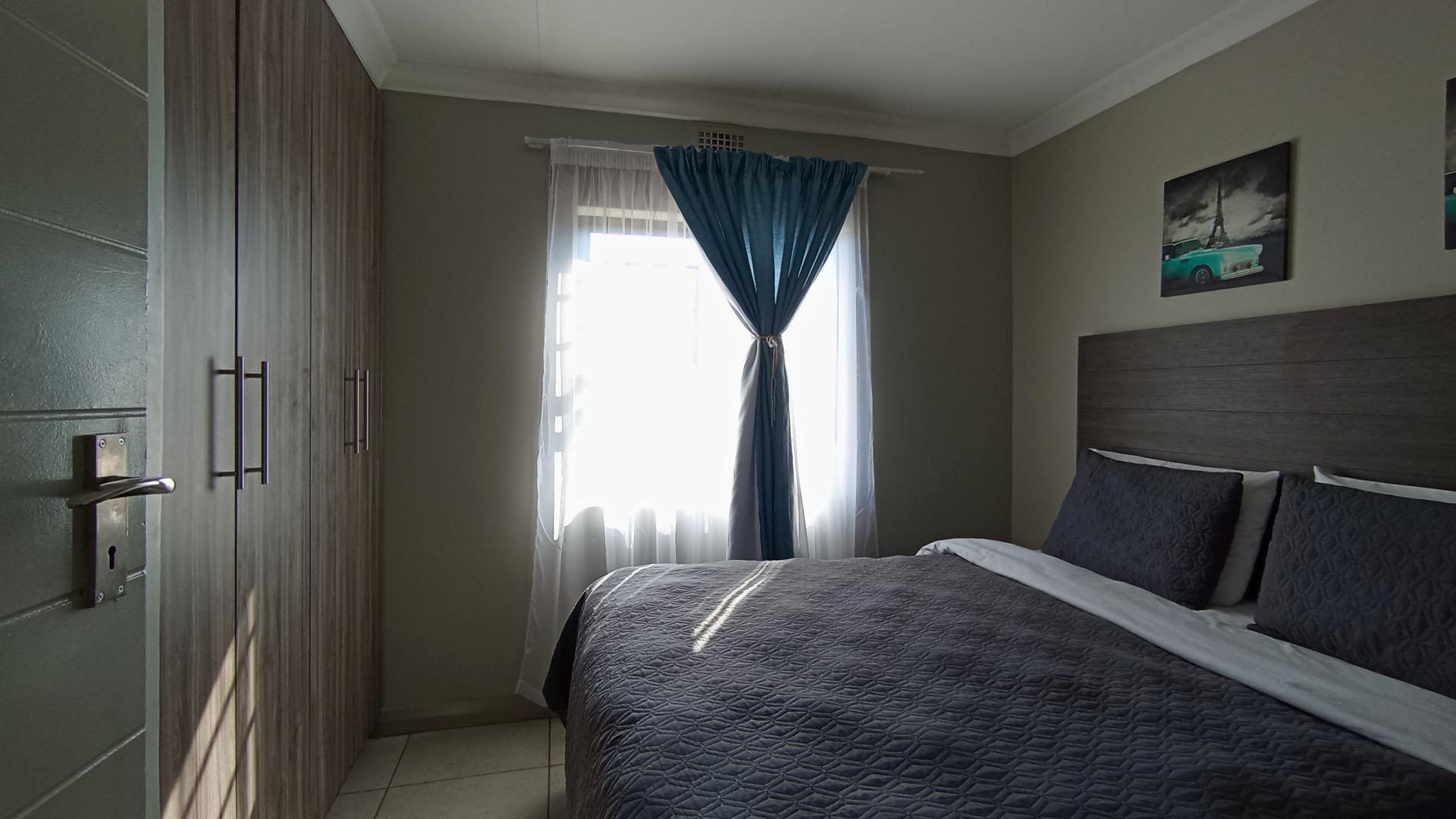 Bed Room 1 - 8 square meters of property in Roodeplaat