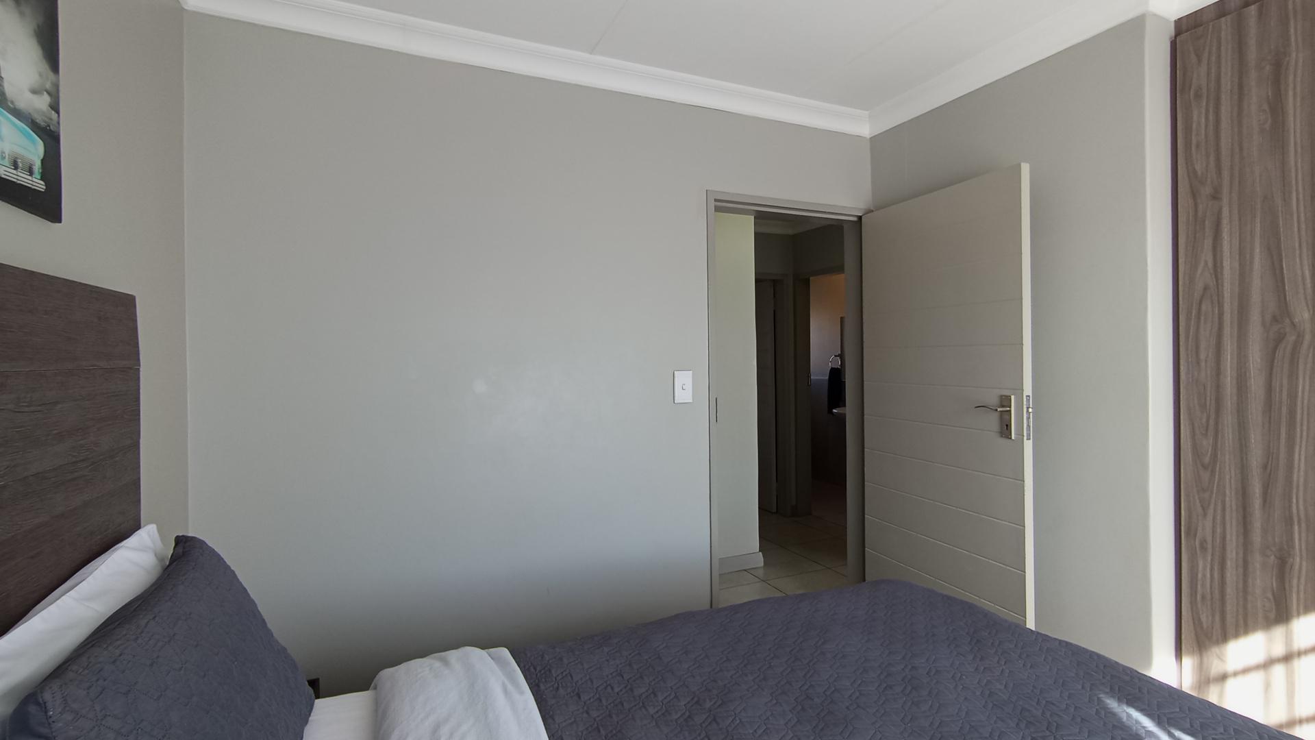 Bed Room 1 - 8 square meters of property in Roodeplaat