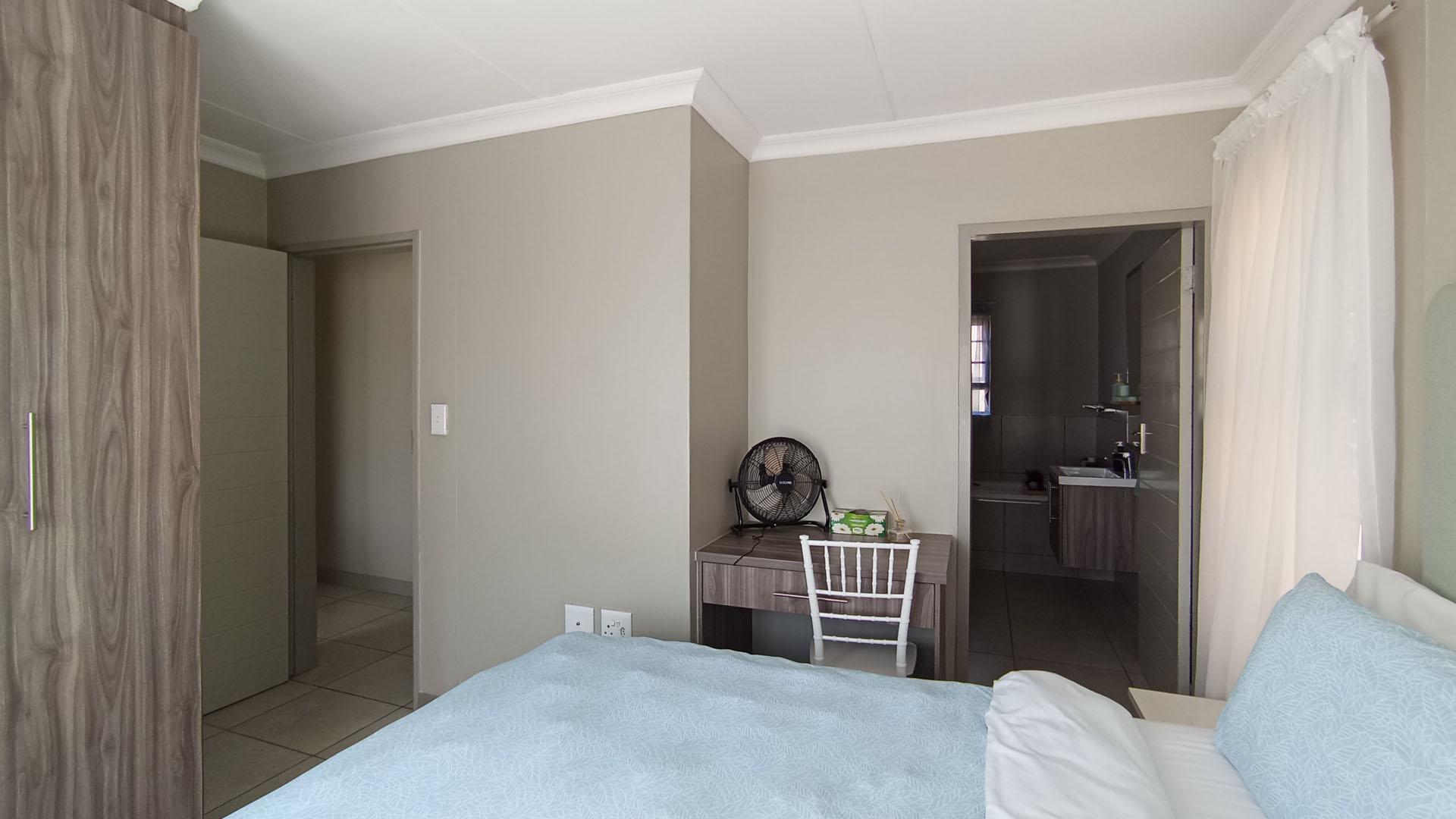 Main Bedroom - 11 square meters of property in Roodeplaat