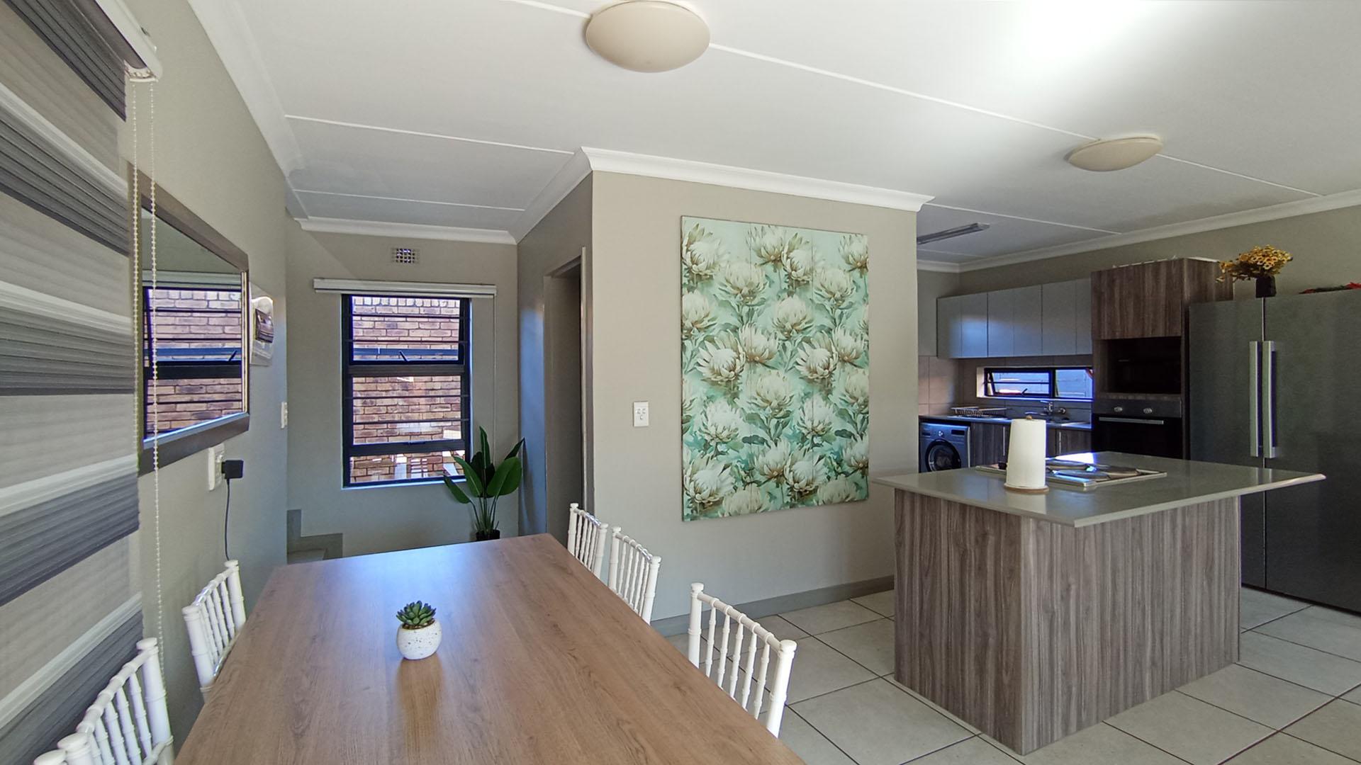 Dining Room - 11 square meters of property in Roodeplaat