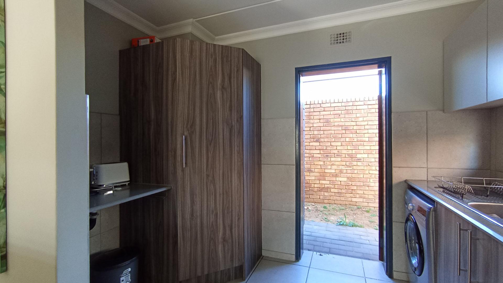 Kitchen - 13 square meters of property in Roodeplaat