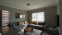 Lounges - 12 square meters of property in Roodeplaat