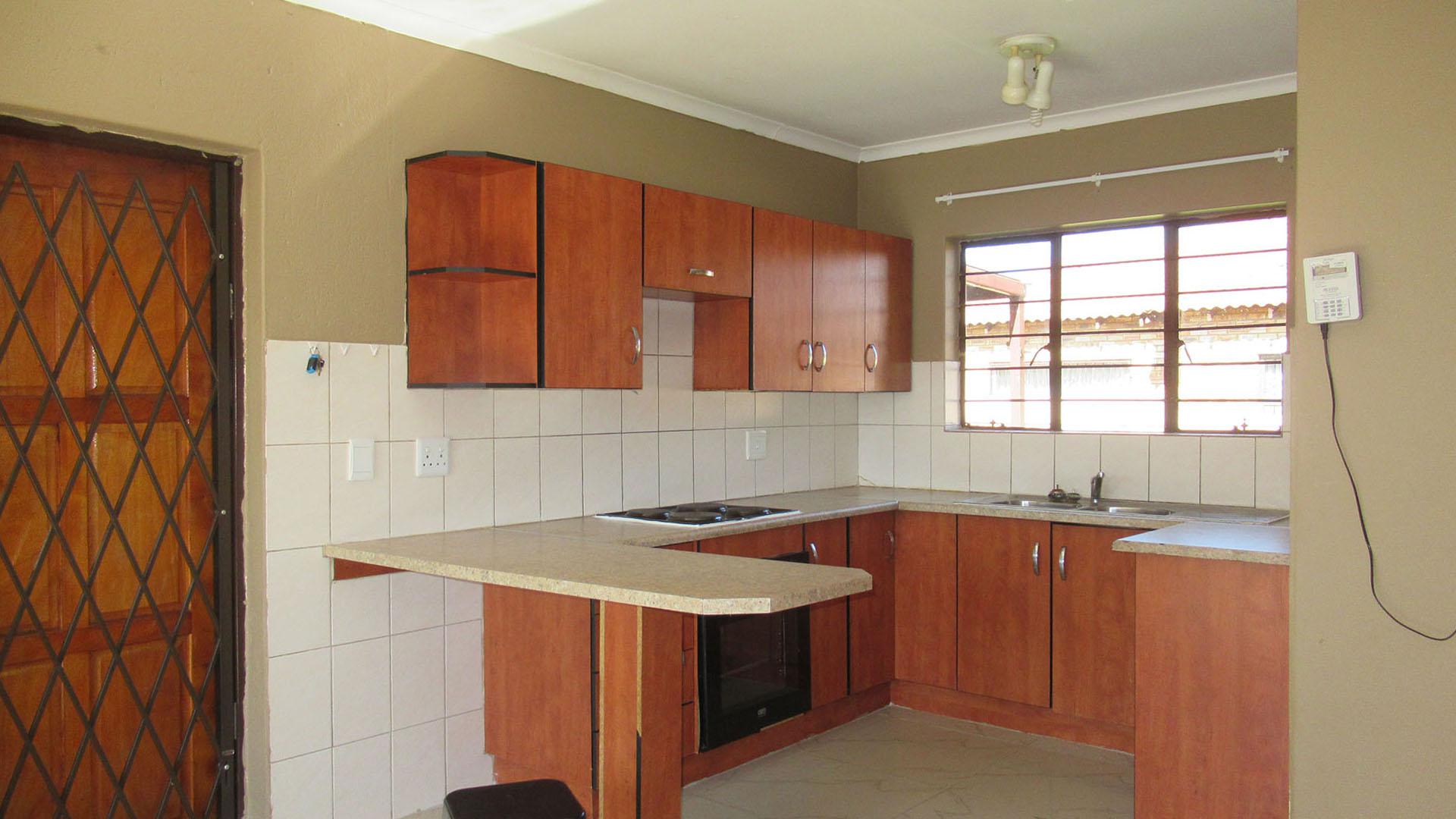 Kitchen - 9 square meters of property in Greenhills