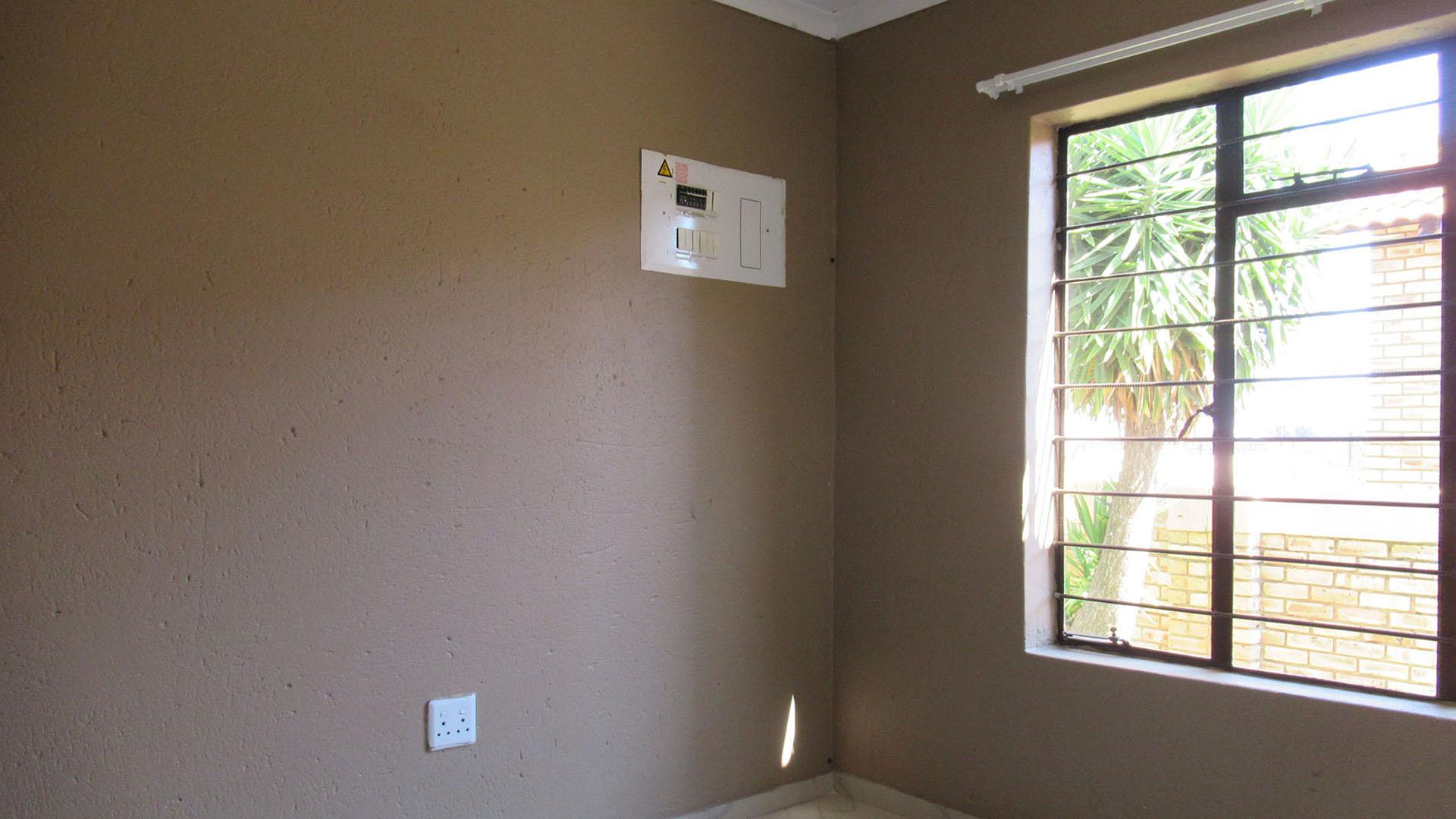 Bed Room 1 - 12 square meters of property in Greenhills