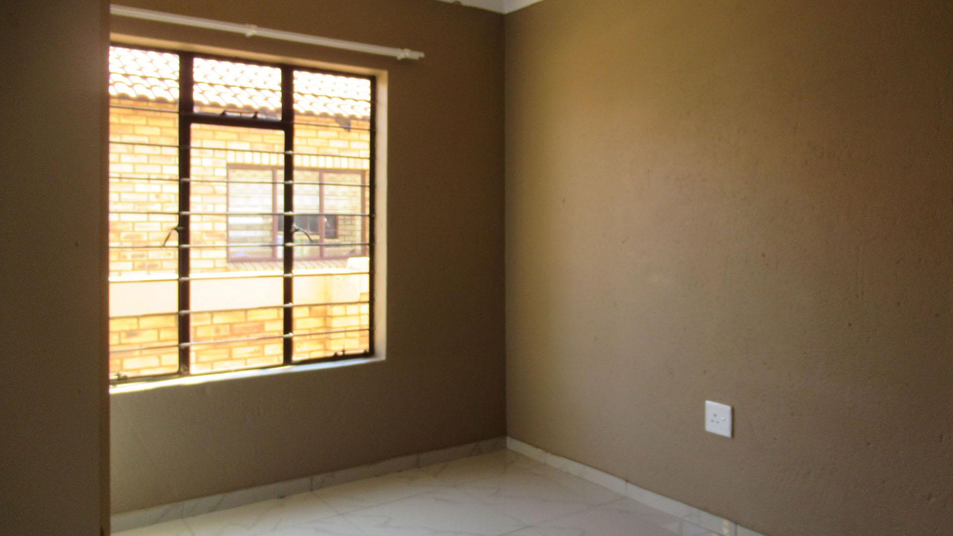 Bed Room 2 - 11 square meters of property in Greenhills