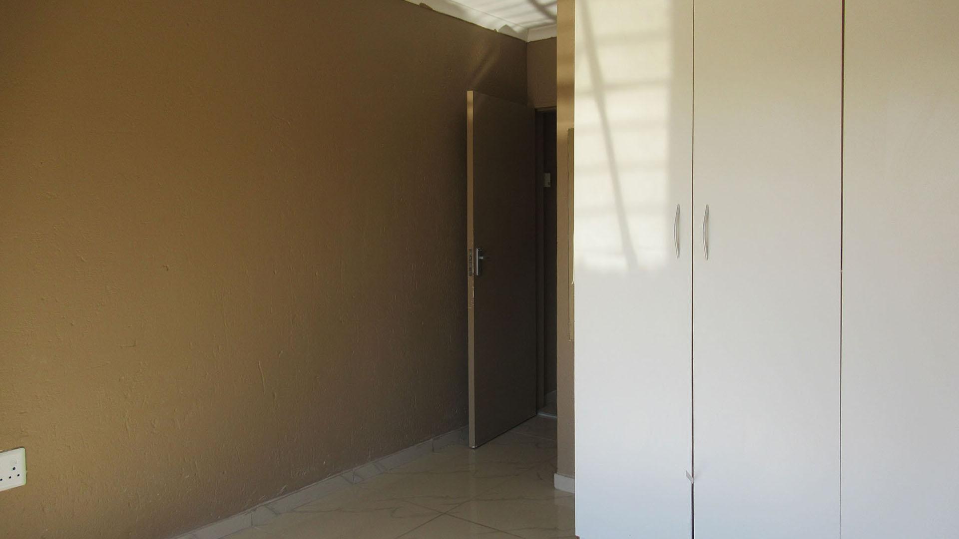 Main Bedroom - 16 square meters of property in Greenhills