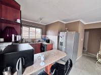 Kitchen of property in Greenhills