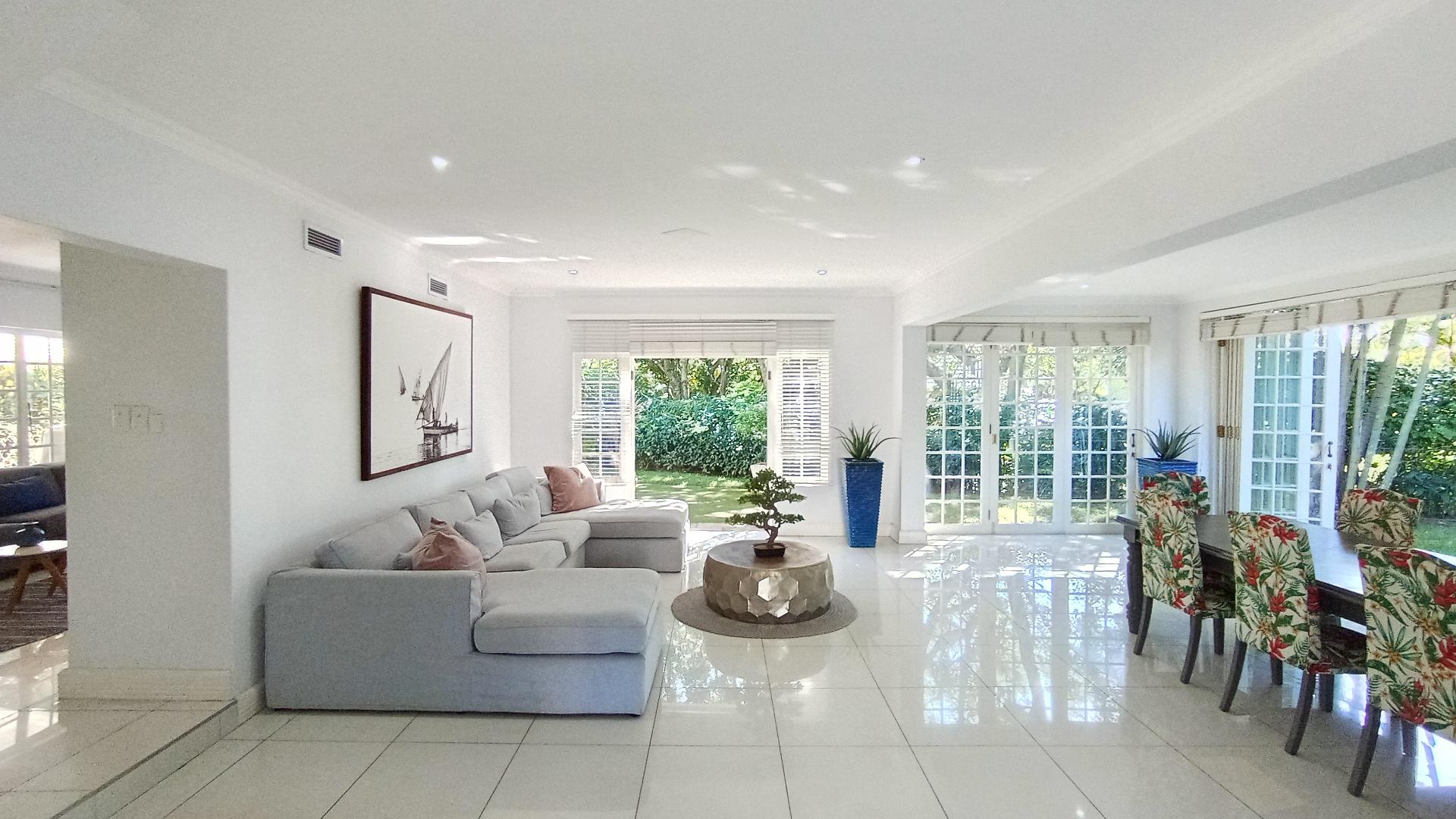 Lounges - 41 square meters of property in Mount Edgecombe 