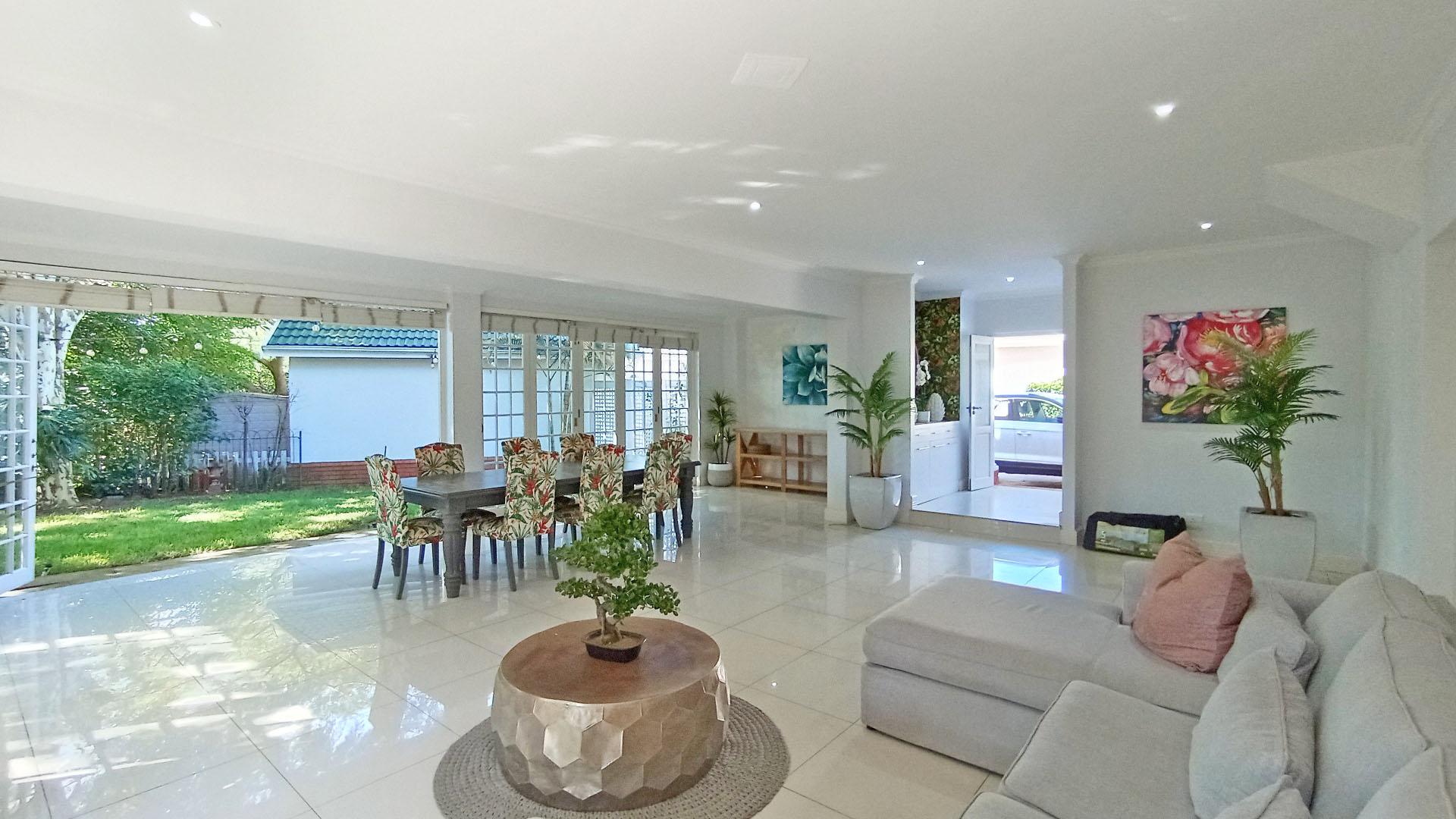 Lounges - 41 square meters of property in Mount Edgecombe 