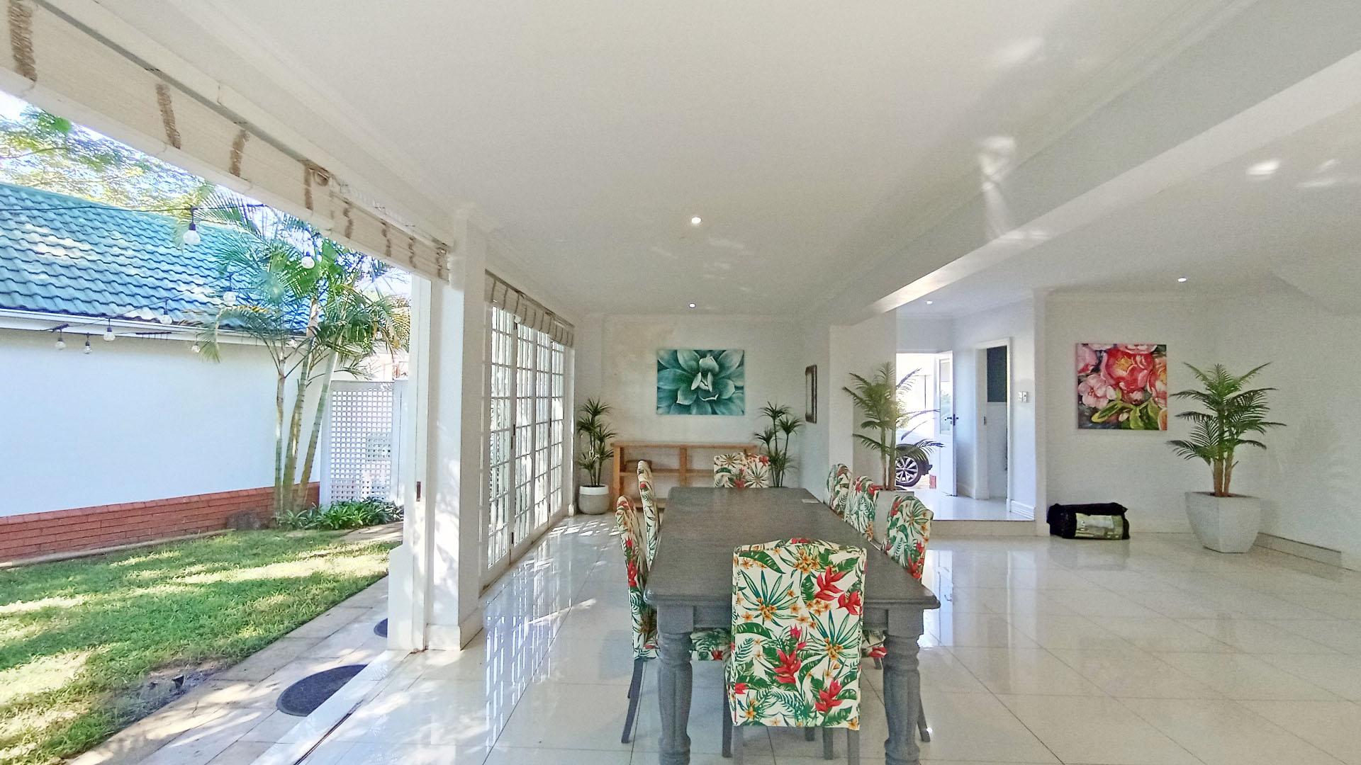 Dining Room - 34 square meters of property in Mount Edgecombe 