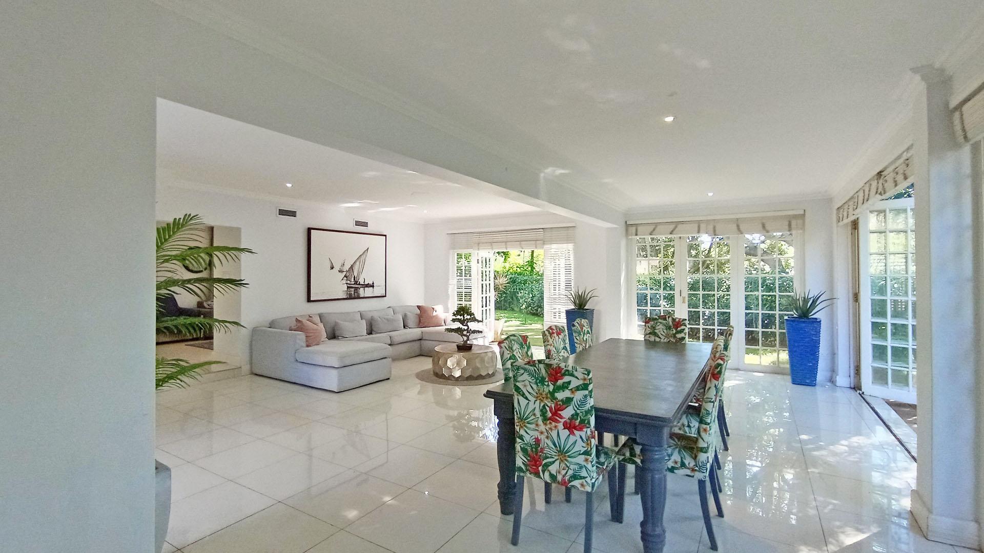 Dining Room - 34 square meters of property in Mount Edgecombe 