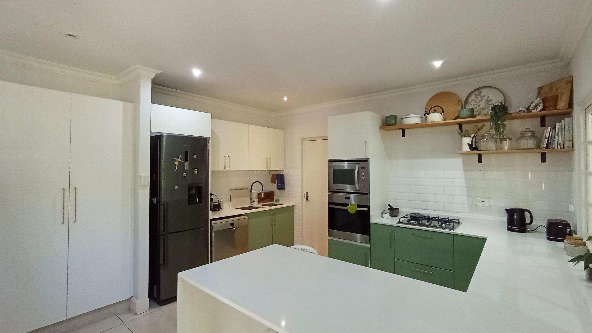 Kitchen - 16 square meters of property in Mount Edgecombe 