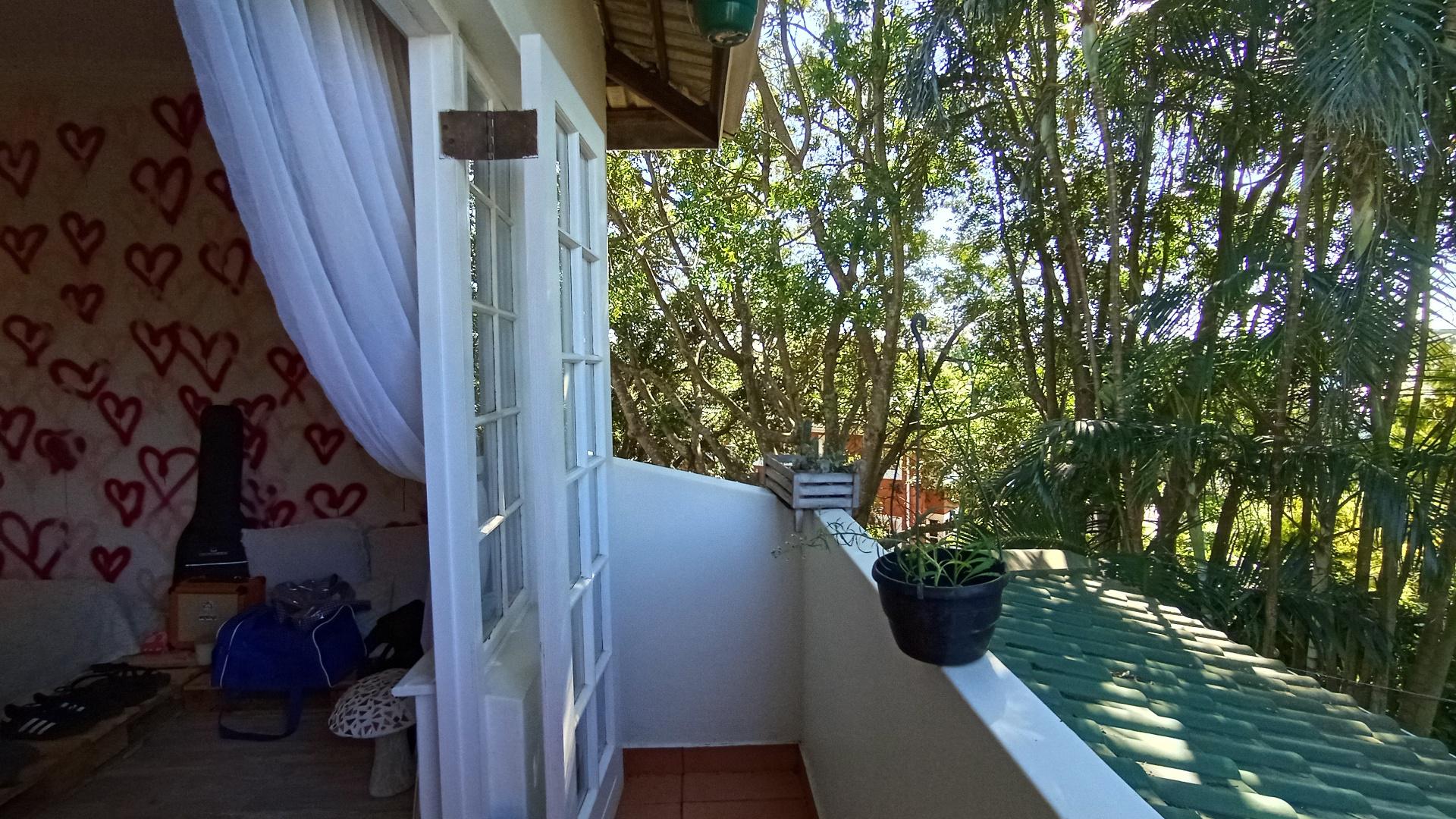 Balcony - 6 square meters of property in Mount Edgecombe 