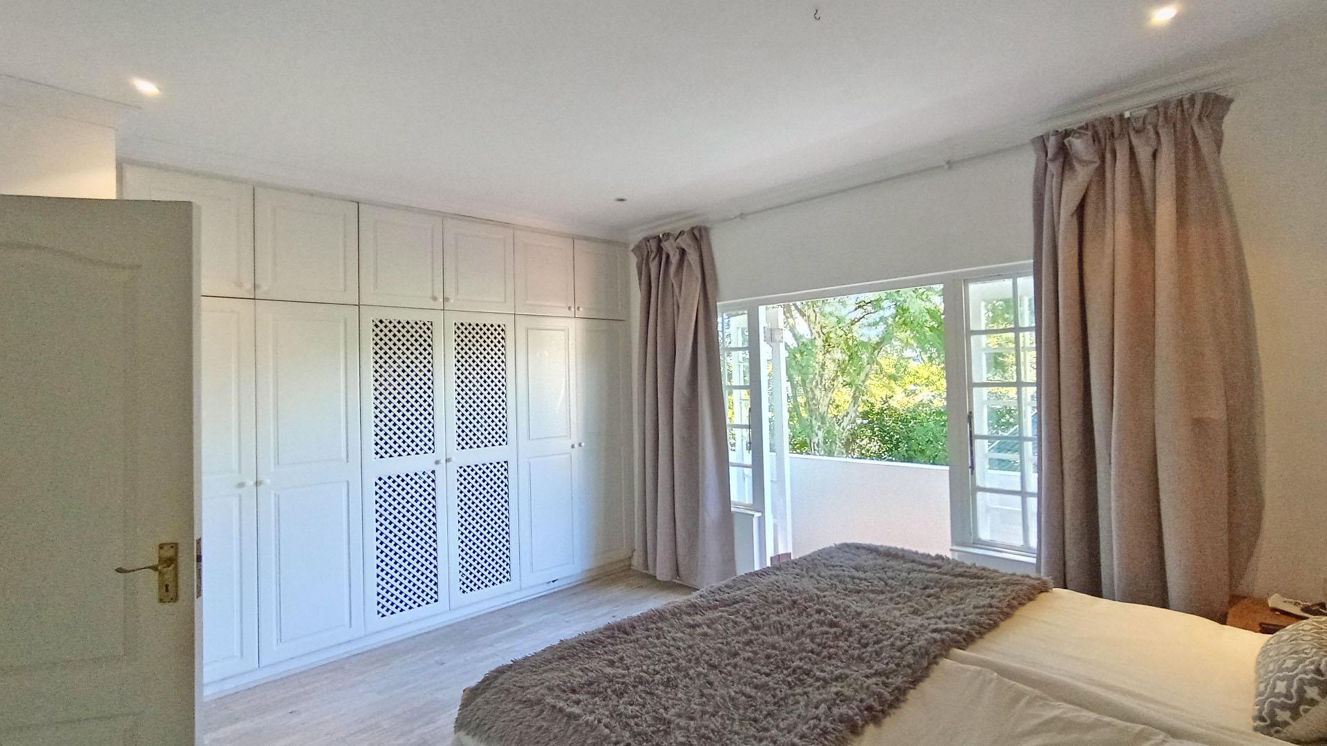 Main Bedroom - 23 square meters of property in Mount Edgecombe 