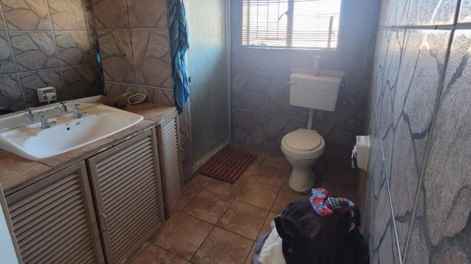 Bathroom 2 of property in Riebeeckstad