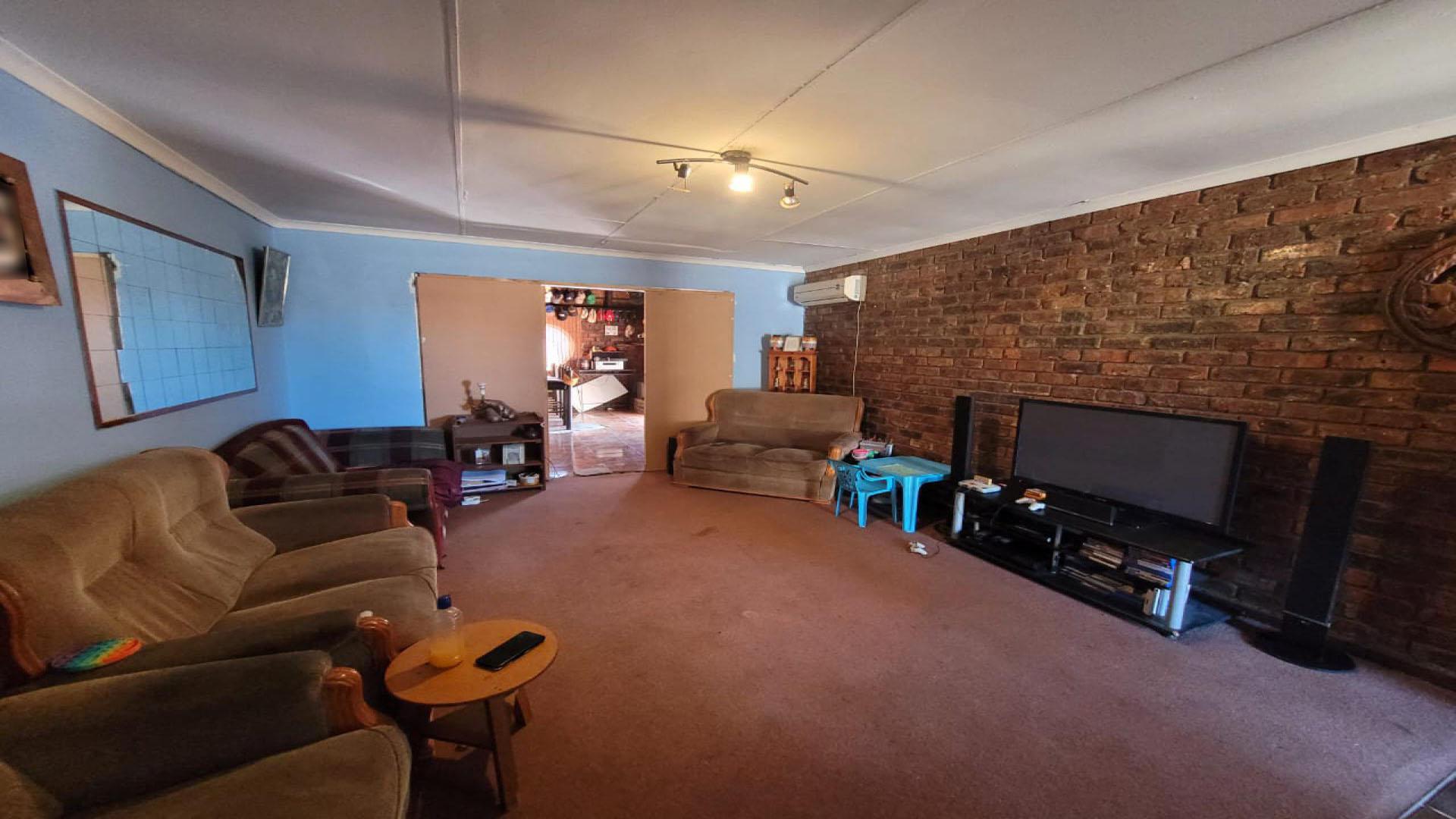 Lounges of property in Riebeeckstad