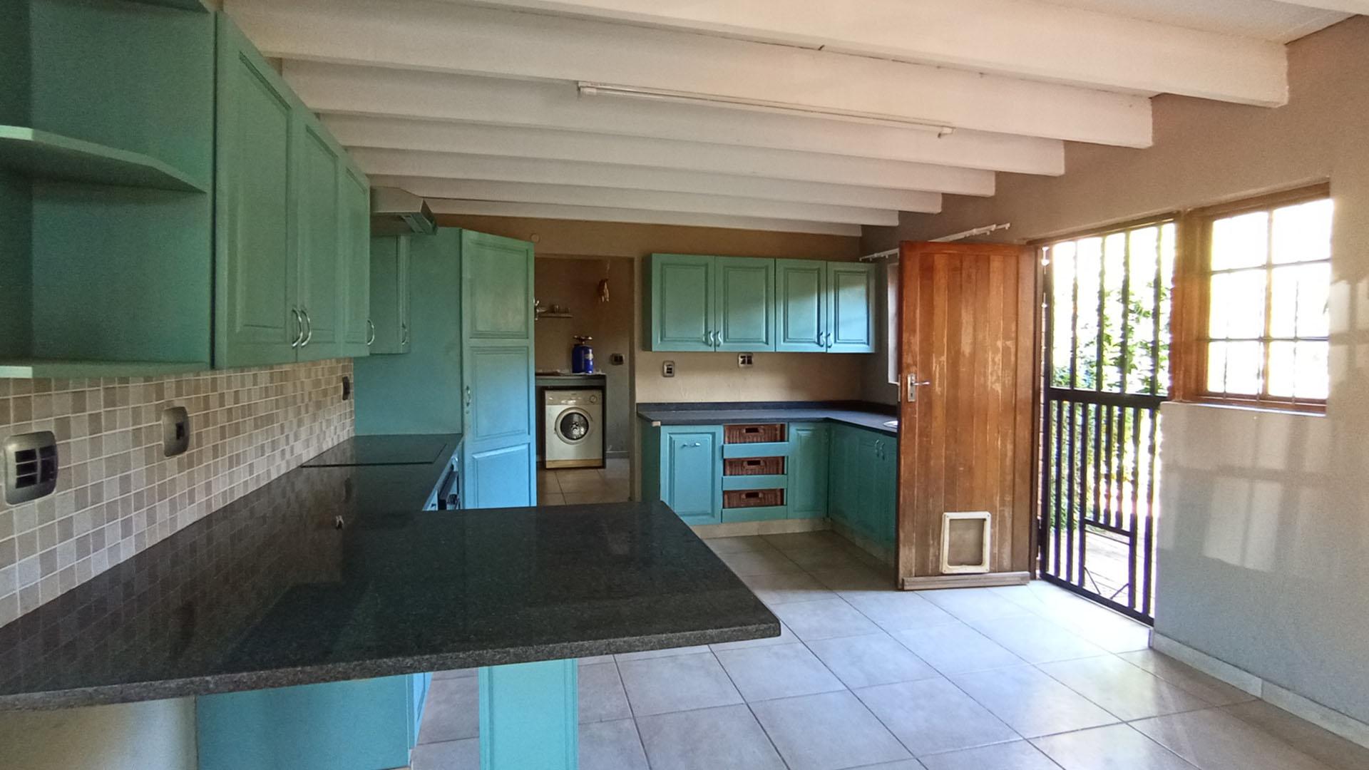 Kitchen - 19 square meters of property in Garsfontein