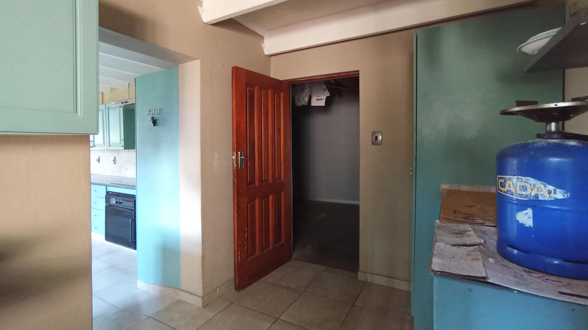 Scullery - 8 square meters of property in Garsfontein