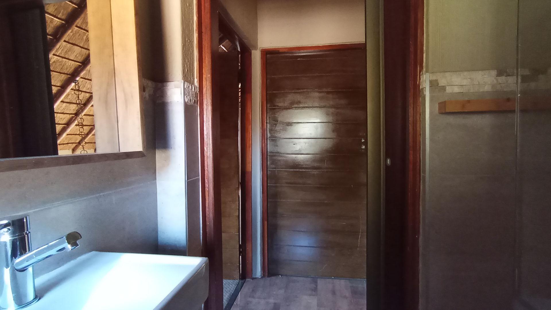 Bathroom 2 - 3 square meters of property in Garsfontein
