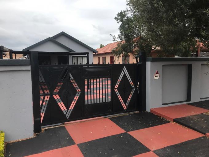 2 Bedroom House for Sale For Sale in Soshanguve - MR672927