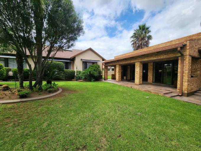 4 Bedroom House for Sale For Sale in Brackendowns - MR672933