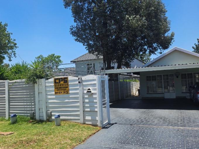 6 Bedroom House for Sale For Sale in Brackendowns - MR672971