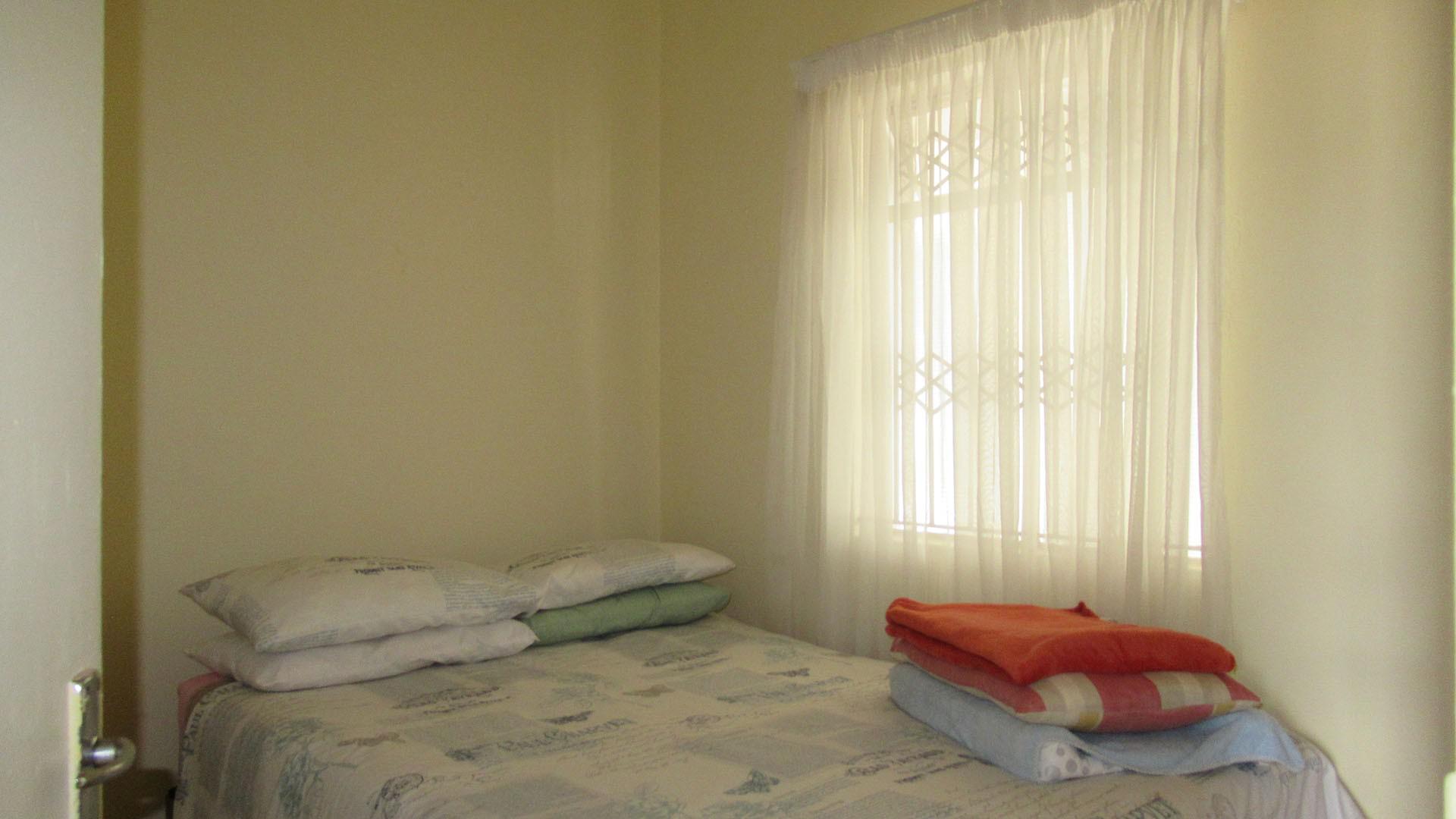 Main Bedroom of property in Fleurhof