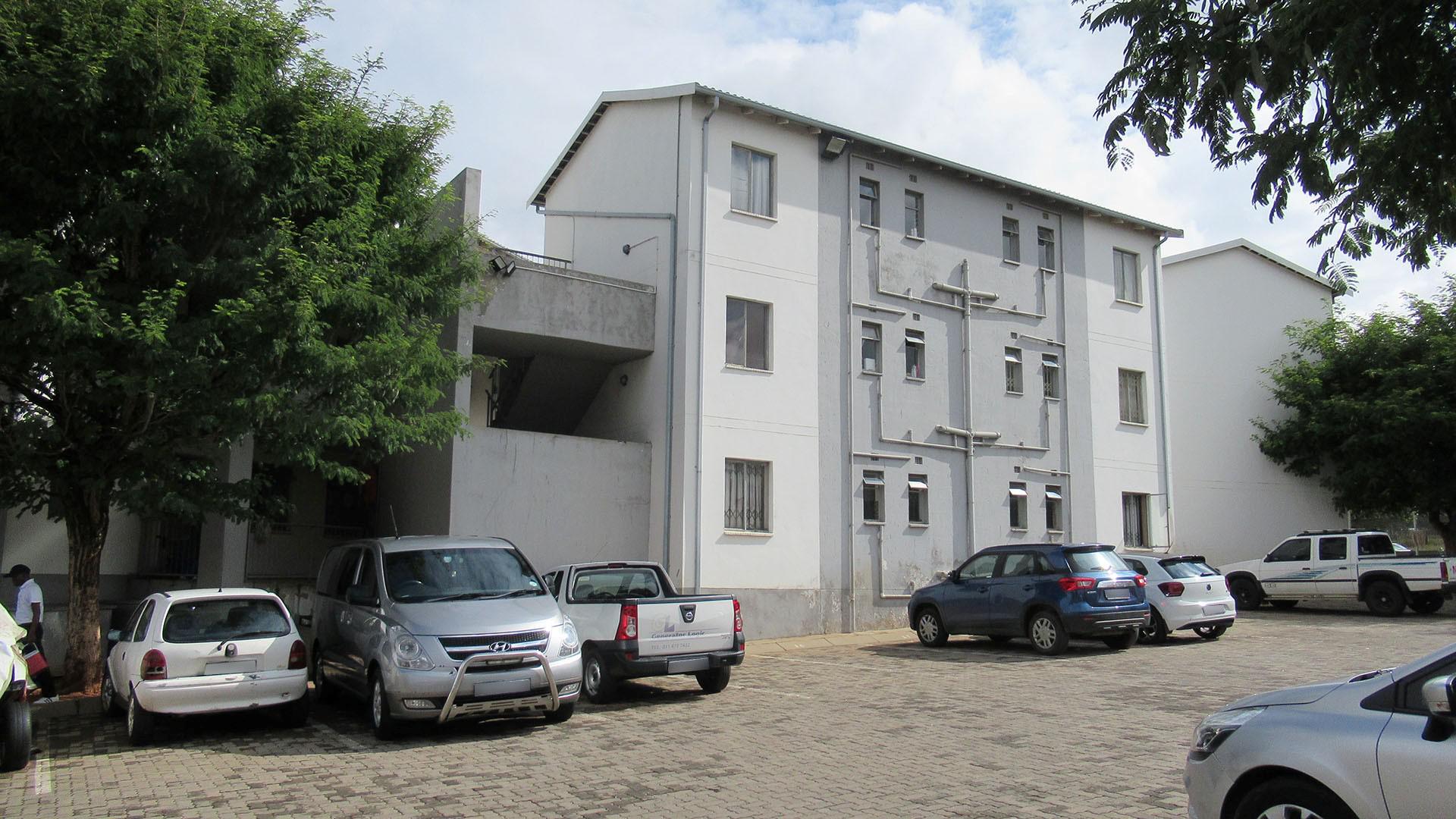 Front View of property in Fleurhof