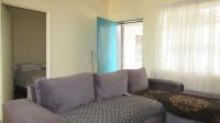 Lounges - 13 square meters of property in Fleurhof