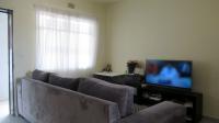 Lounges - 13 square meters of property in Fleurhof