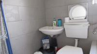Bathroom 1 - 4 square meters of property in Fleurhof
