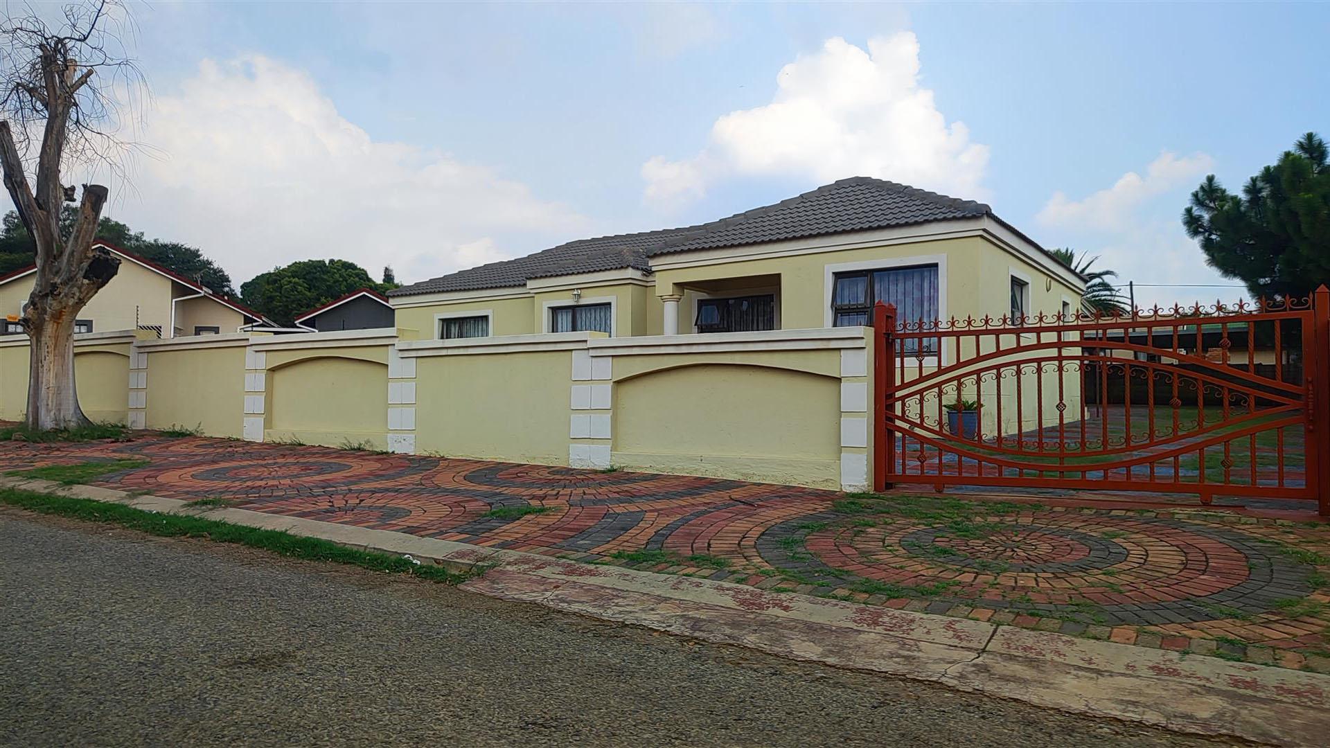 Front View of property in Crystal Park
