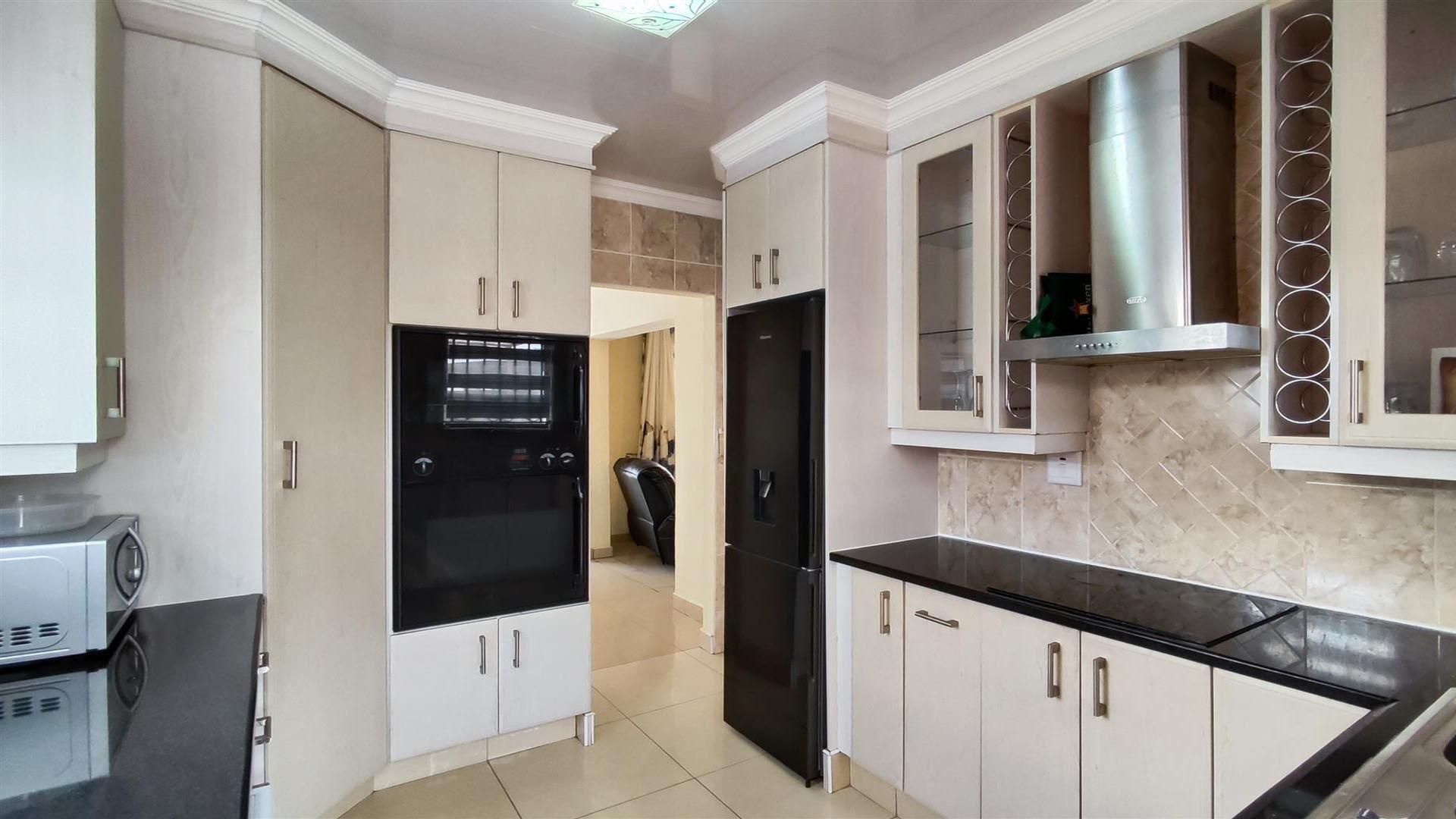 Kitchen - 12 square meters of property in Crystal Park