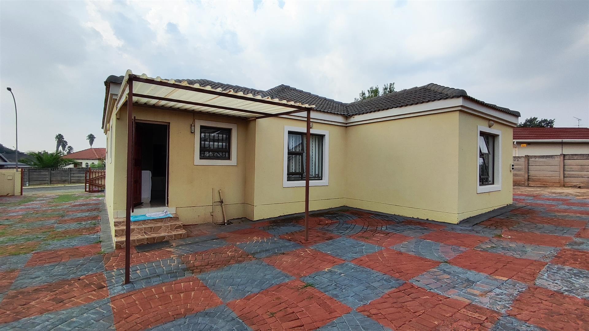 Front View of property in Crystal Park