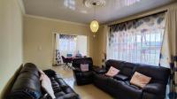 Lounges - 15 square meters of property in Crystal Park