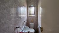 Bathroom 1 - 3 square meters of property in Crystal Park