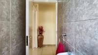 Bathroom 1 - 3 square meters of property in Crystal Park
