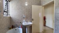 Bathroom 2 - 7 square meters of property in Crystal Park