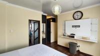 Main Bedroom - 21 square meters of property in Crystal Park
