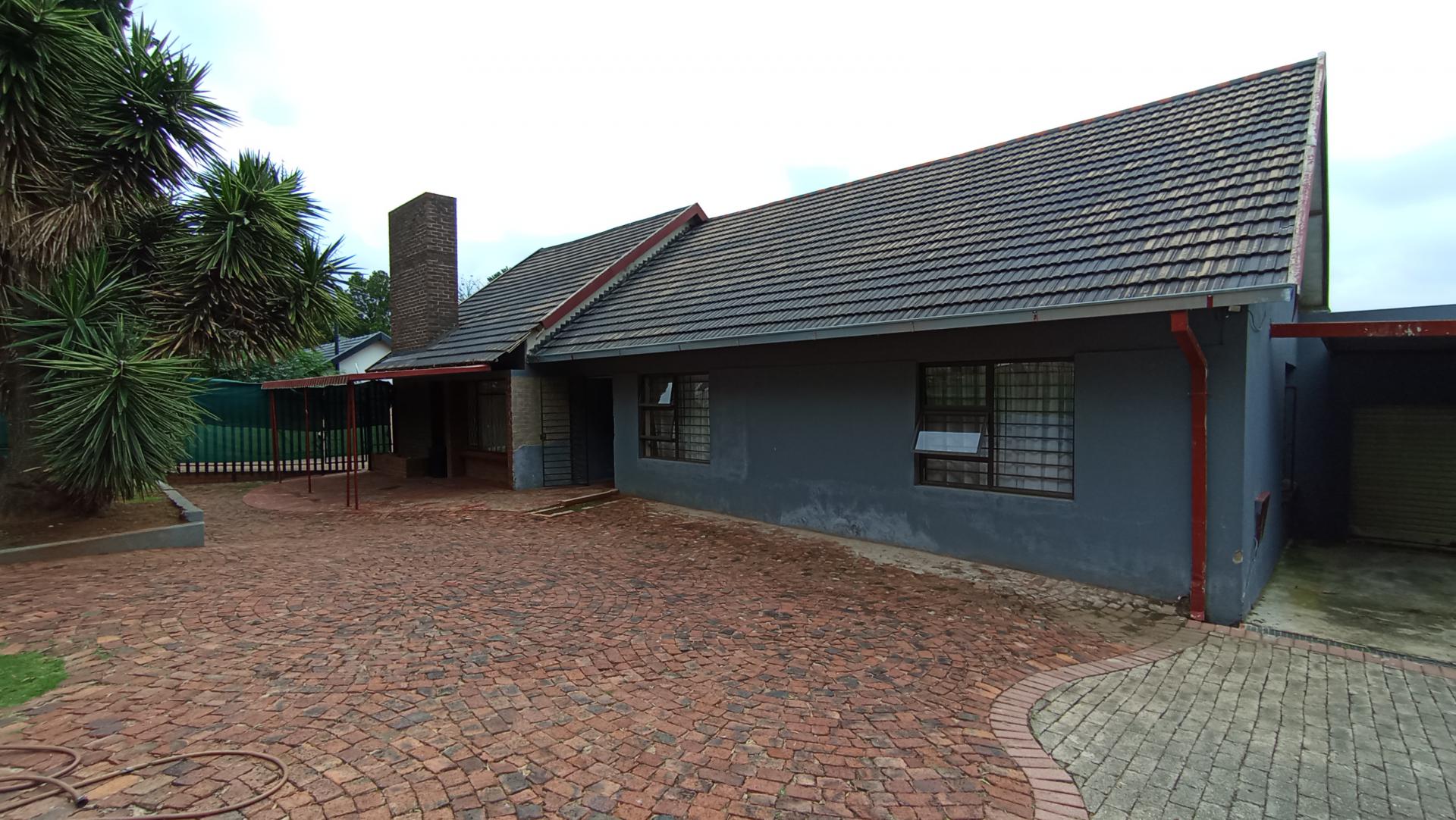 Front View of property in Mondeor