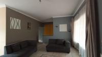 Lounges - 25 square meters of property in Mondeor