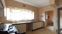 Kitchen - 14 square meters of property in Mondeor