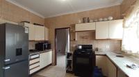 Kitchen - 14 square meters of property in Mondeor