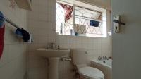 Bathroom 1 - 6 square meters of property in Mondeor