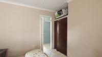 Bed Room 1 - 18 square meters of property in Mondeor
